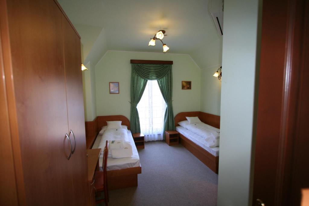 Penzion Zlaty Jelen Kosice Room photo